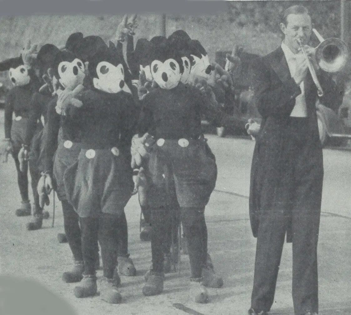 Mickey Mouse Parade Hollywood Boulevard Mickey Mouse Parade Hollywood Boulevard