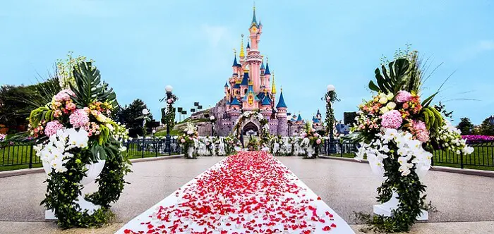 Heiraten im Disneyland Paris vor dem Märchenschloss