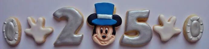 Cookies in Silber und Blau zum 25. Geburtstag von Disneyland Paris