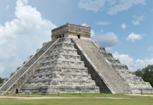 Pyramide des Kukulcan in Chichen Itza, Vorbild für den mexikanischen Pavillon