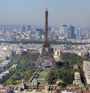 Eiffelturm und Marsfeld vom Tour Montparnasse aus gesehen