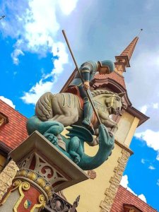 St. Georgs-Statue im deutschen Pavillon in Epcot