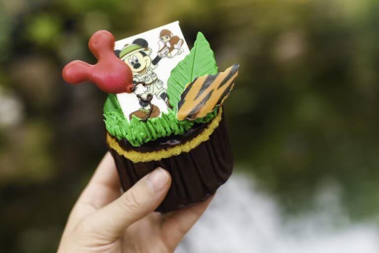 Safari Mickey Cupcake Safari Cupcake mit rotem Mickey Ballon