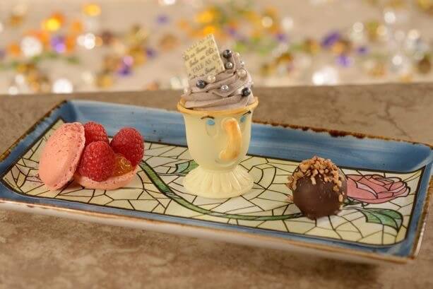 Be our Guest Dessert Platte Macaroons, Tasse und Kuchen