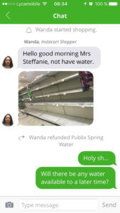 Leere Verkaufsregale in einem InstaCart Chat