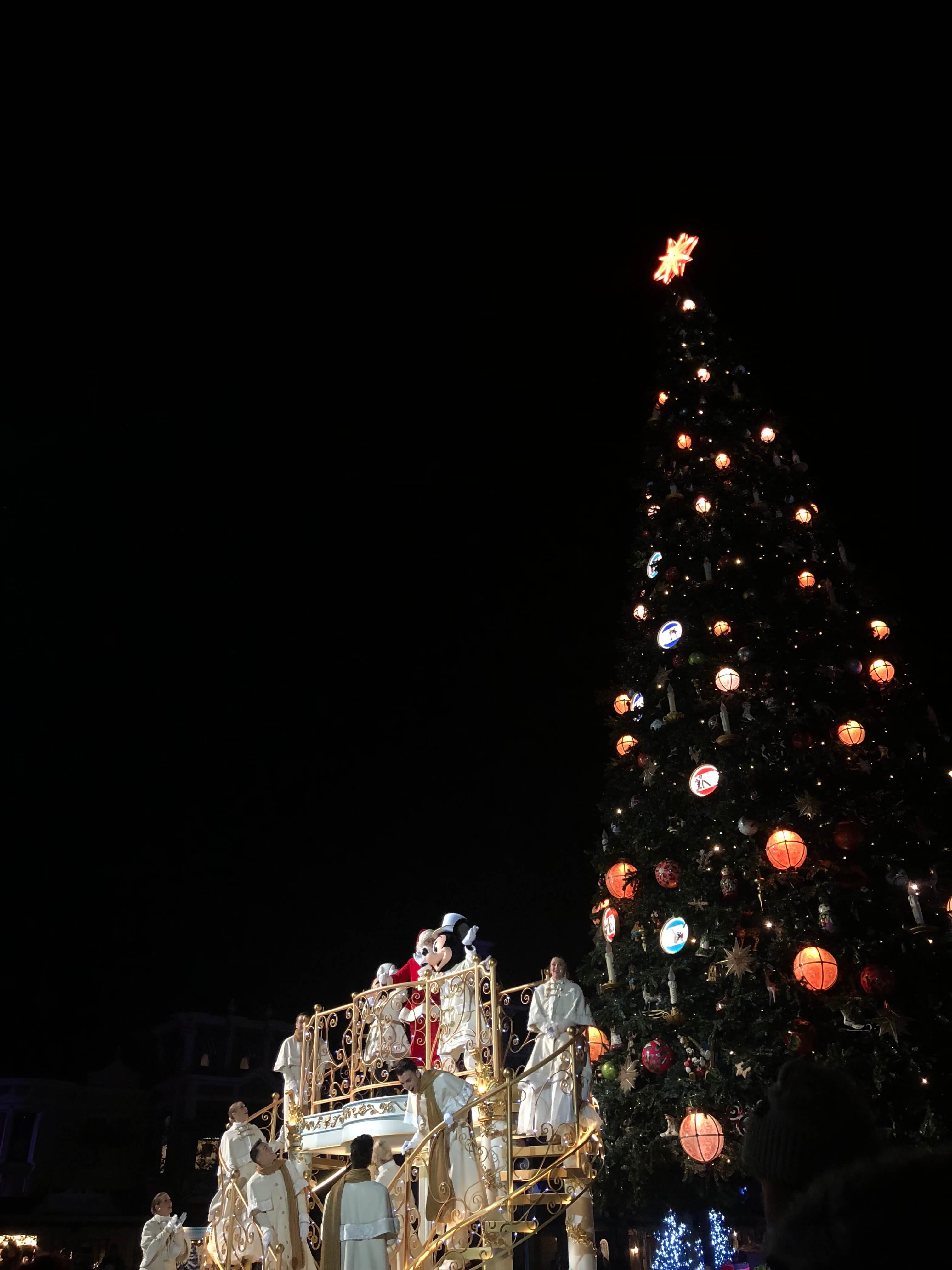 Die Magische Weihnachtszeit Und Mickeys 90 Geburtstag Im Disneyland Paris