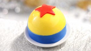 Pixar Cake Feines Mango Mousse das wie der Pixar Ball aussieht