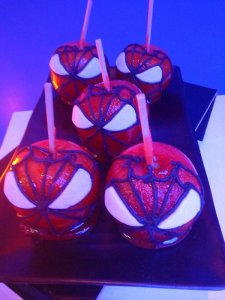 Liebesapfel im Spiderman Look
