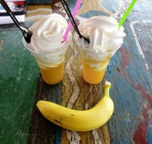 Eis mit Ananassaft - Pineapple Whip im Disneyland