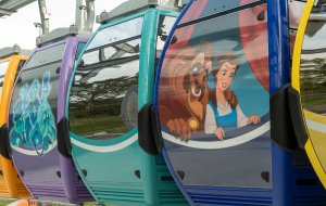 Skyliner Gondolas Die vielen bunten Gondeln des Disney Skyliner