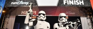 zwei Stormtrooper vor dem Zielbereich beim Run Disney Event