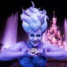 Ursula vor dem Dornröschenschloss in Disneyland Paris