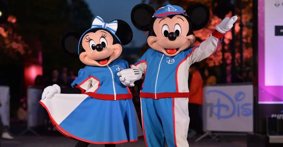 Mickey Mouse & Minnie Mouse Mickey Mouse und Minnie Mouse in Sportkleidung beim RunDisney