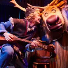 Sven und Kristoff singen gemeinsam ein Lied