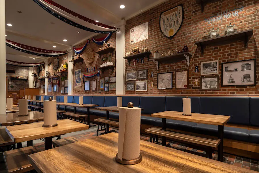 Reagle Eagle Smokehouse Blick ins Innere des Regal Eagle Smokehouse und mehrere Sitzbereiche