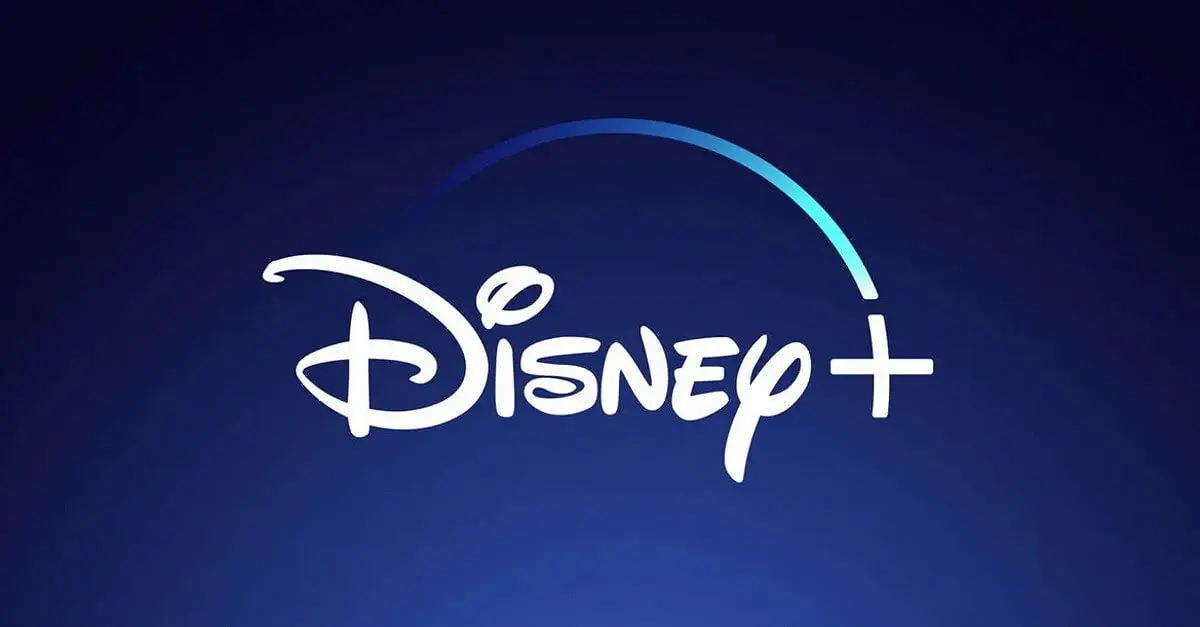 Disney+ Logo Das Disney+ Logo vor blauem Hintergrund