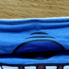 Oberer Teil des Mundschutz in dem der Draht eingenäht ist