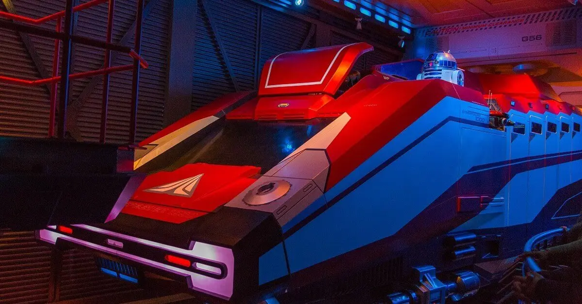 Star Speeder 1000 Star Speeder 1000 mit R2D2 in Disneyland Paris