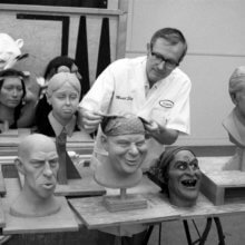 Disney Imagineer Blaine Gibson mit Büsten