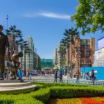 Die Partner Statue im Walt Disney Studios Park aus der Nähe betrachtet