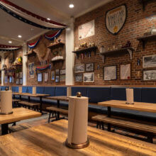 Blick in den Innenraum des Regal Eagle Smokehouse im The American Adventure