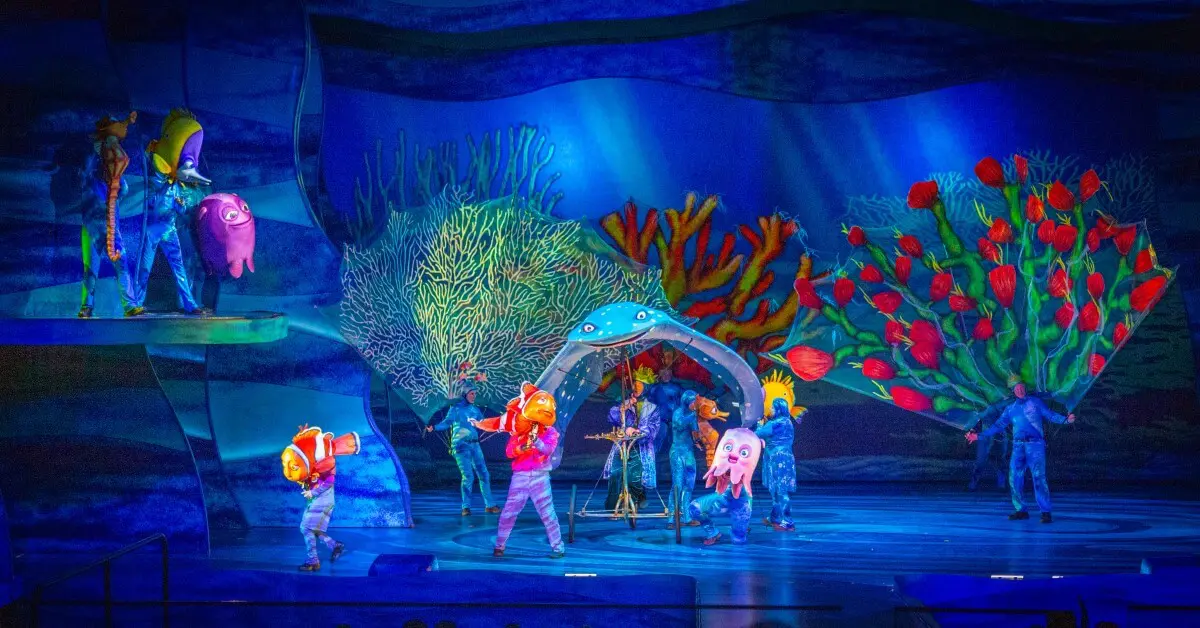 Finding Nemo Musical Szene aus der Show Finding Nemo The Musical mit Nemo und seinem Vater auf der Bühne