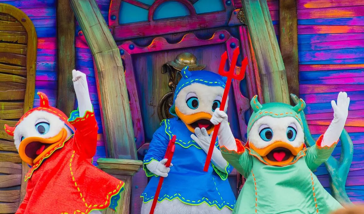 Tick, Trick und Track als kleine Teufel Tick, Trick und Track sind bei der Halloweenparade in Disneyland Paris als Teufelchen verkleidet