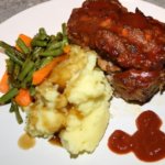 Mom's Meatloaf nach einem Rezept aus dem 50's Prime Time Café