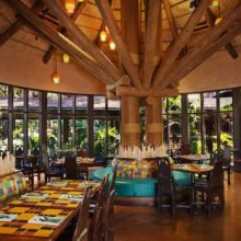 Blick in den Innenraum des Buffetrestaurants Boma in Disney's Animal Kingdom Lodge