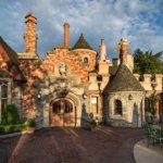 Außenbereich vor Toad Hall im Fantasyland
