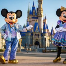 Mickey und Minnie vor dem Cinderella Schloss im Magic Kingdom