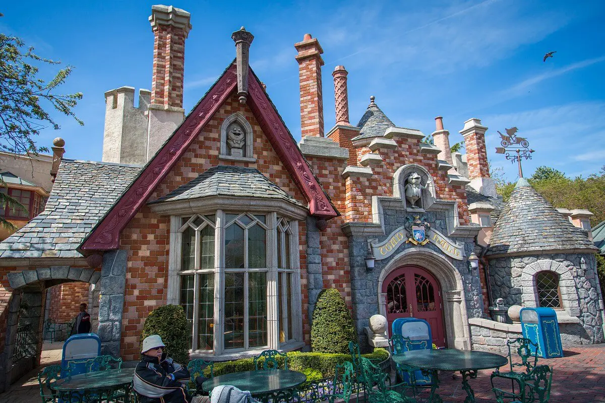 Restaurant Toad Hall Blick auf das Gebäude des Restaurants Toad Hall im Tudor-Stil