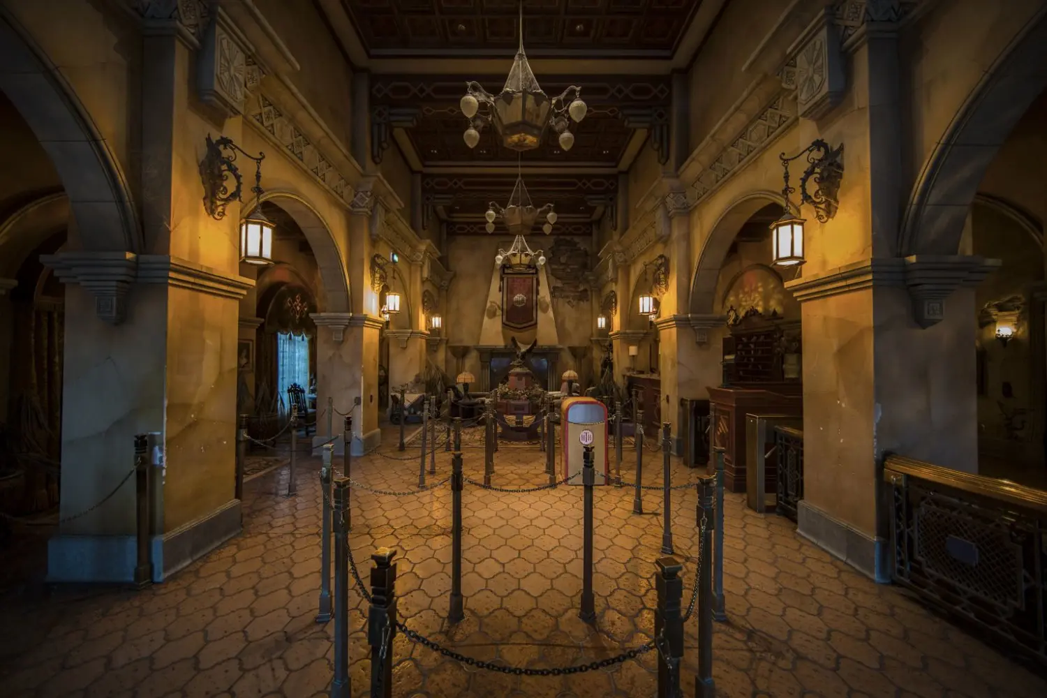 Hollywood Tower Hotel Lobby Lobby und Warteschlangenbereich der Attraktion Twilight Zone Tower of Terror in den Walt Disney Studios