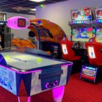 Eine der Video Game Arcades in Disneyland Paris