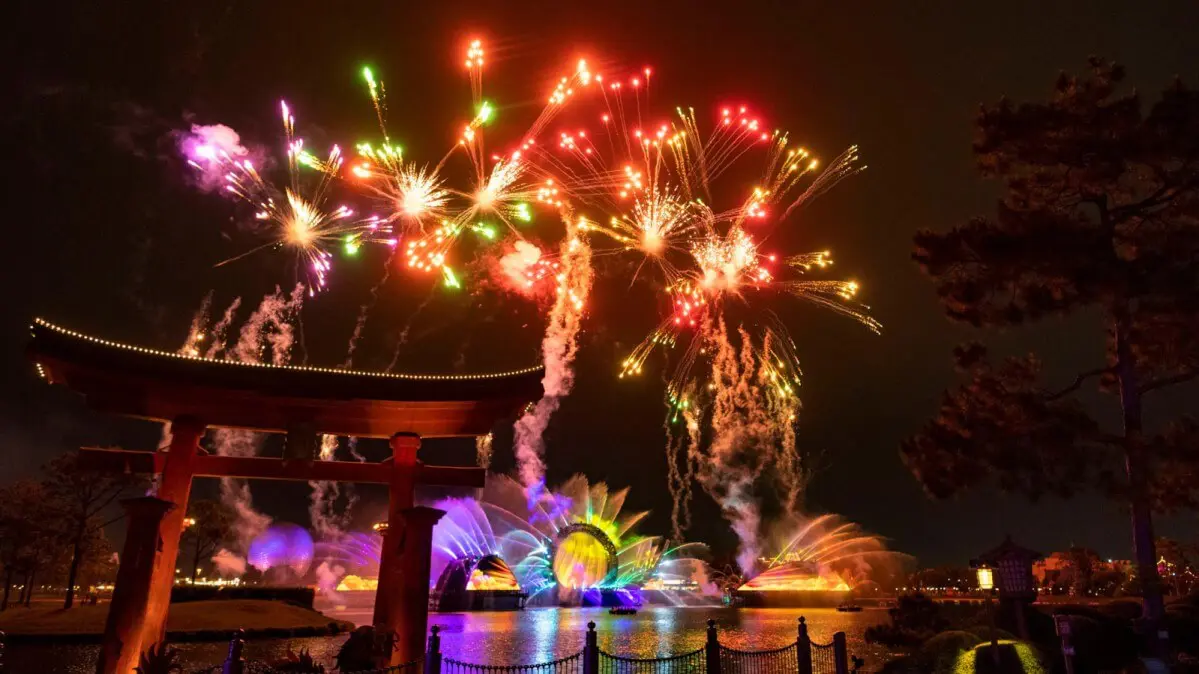 Harmonious Feuerwerk in Epcot über der Lagune