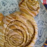 Große Zimtschnecke in Form eines Micky Maus-Kopfs