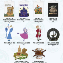 Mehrere Pins und Lanyard-Täschchen in Disneyland Paris