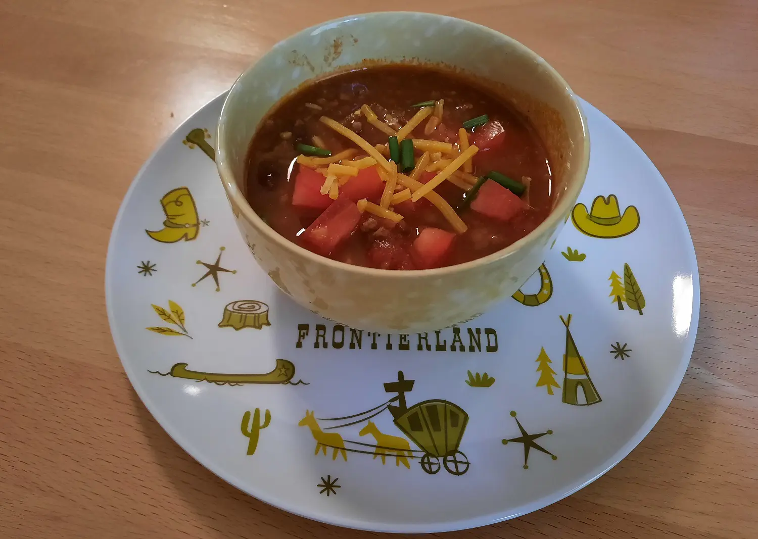 Eine Schale Chili Chili con Carne in einer kleinen Schüssel