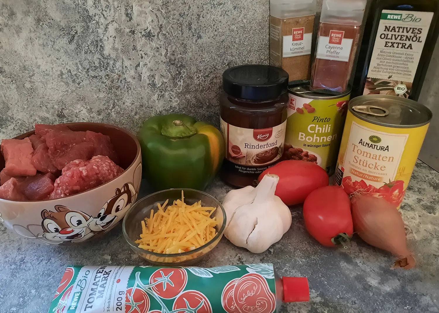 Zutaten für ein Chili Verschiedene Zutaten für Chili wie im Disneyland Resort Anaheim