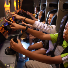 Besucher in der Attraktion Mission Space in Epcot