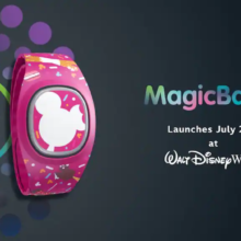 Werbegrafik für eines der neuen MagicBand+ in Disney World