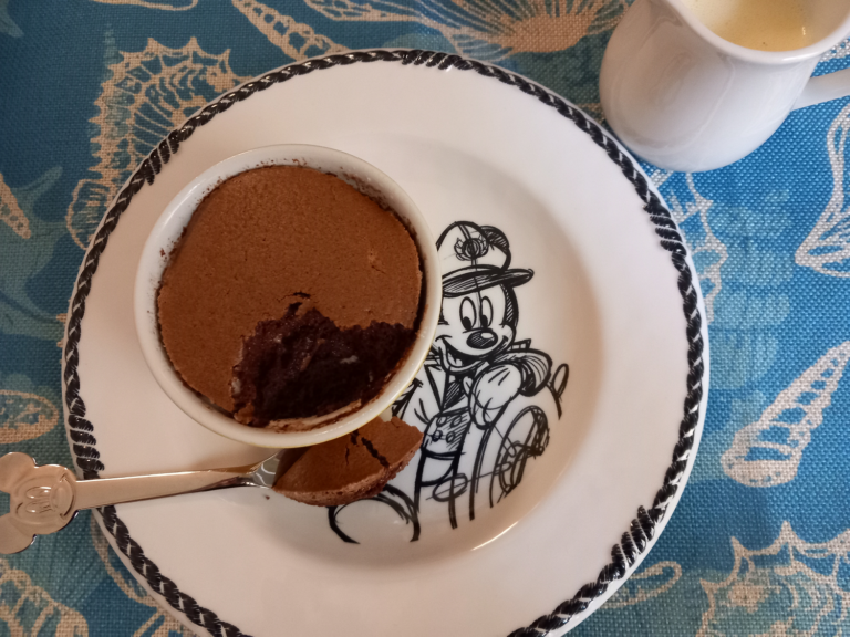 DisneyRezept Chocolate Soufflé with Vanilla Sauce von der Disney