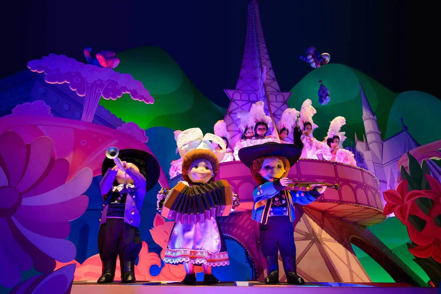 It's a small world - Puppen spielen Instrumente