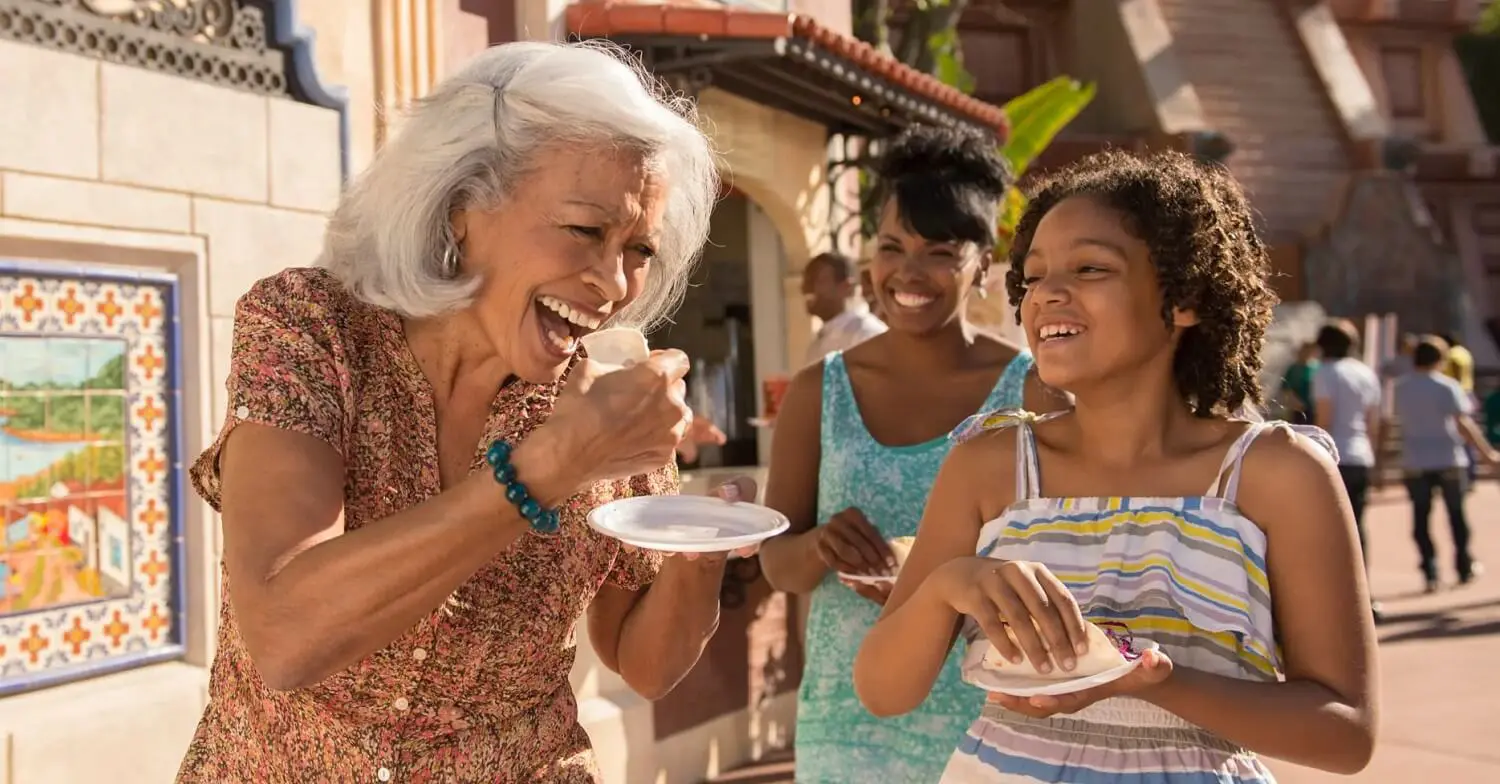 Besucher genießen das Food & Wine Festival 2023 in EPCOT