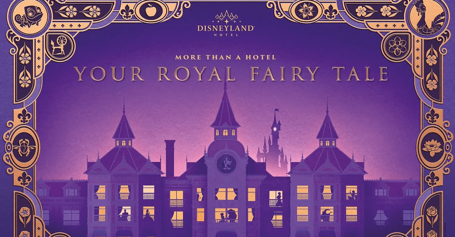 Eine Werbegrafik zum Übernachten im Disneyland Hotel zeigt das Hotel vor einem lilafarbenen Hintergrund