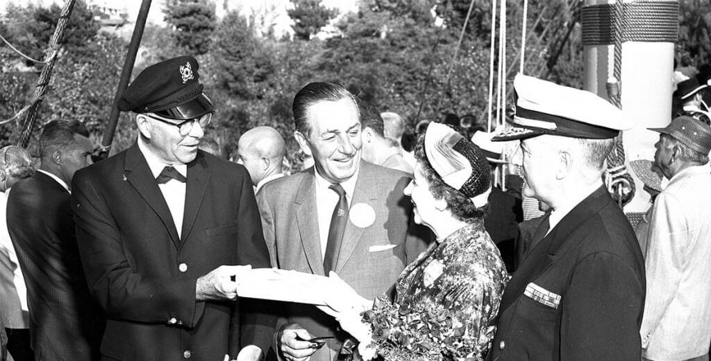 Die Disneys mit Admiral Joe Fowler