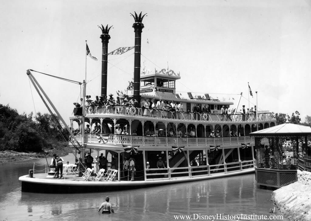 Schwarz Weiß Foto des Mark Twain Riverboats aus dem Jahr 1955