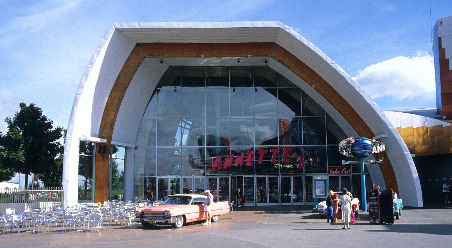 Fassade von Annette's Diner 1995 Fassade von Annette's Diner 1995. Vor der Tür steht ein Oldtimer
