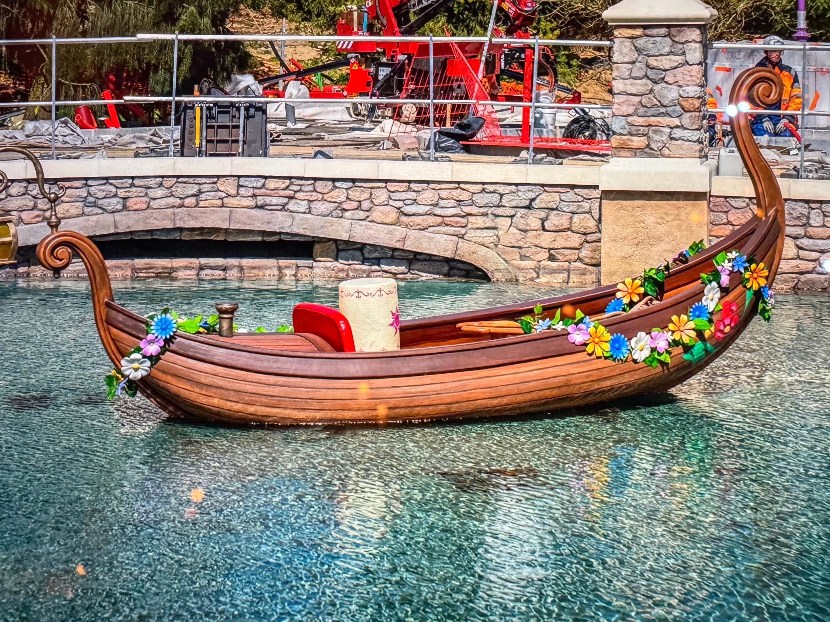 Rapunzels und Flynns Boot in der Nähe der Attraktion Raiponce Tangled Spin