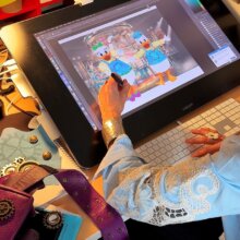 Cast Member arbeitet an Kostümen für Minnie Dream Factory